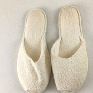 NWOT Angel Treads off-white soft cushioned slippers size 6-7